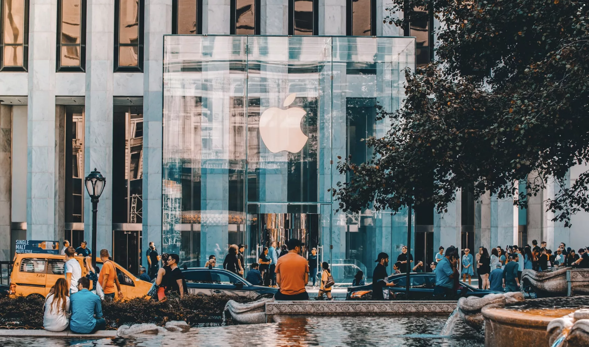 Magasin Apple, personnes, architecture urbaine.