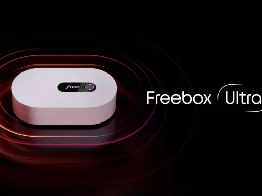 Boîtier Freebox Ultra avec éclairages rouges.