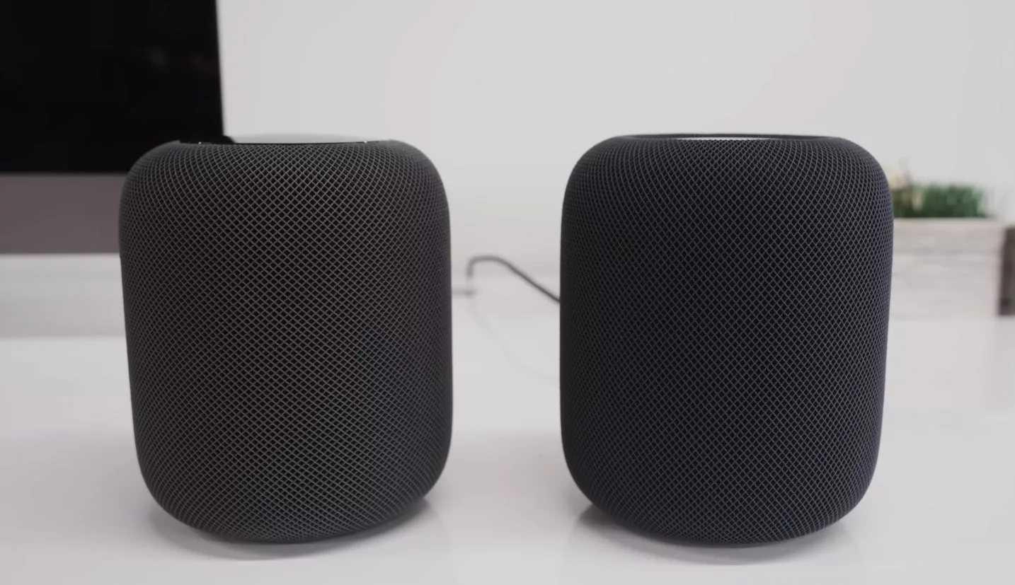 Space Gray vs Midnight Homepods côte à côte