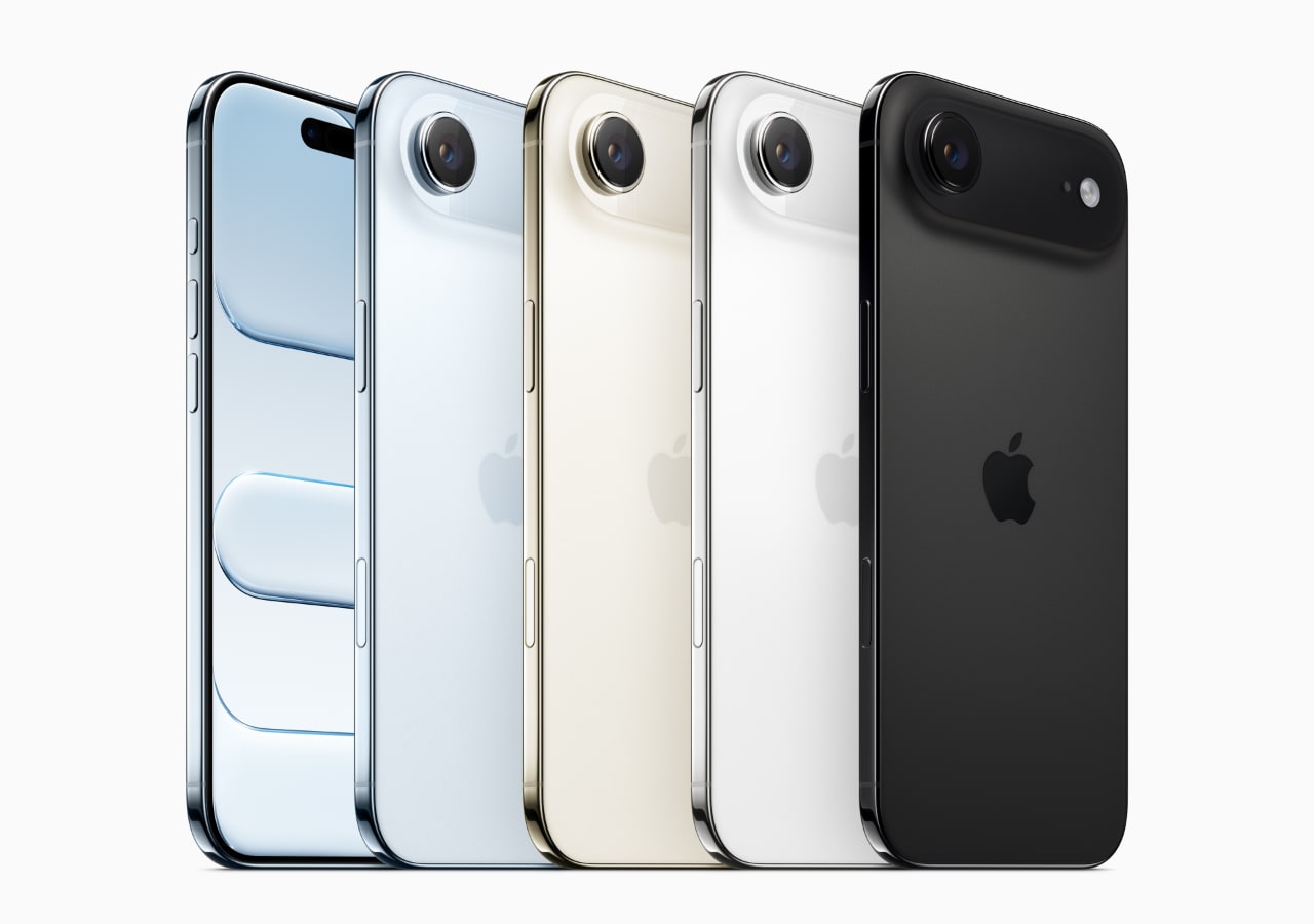 Quatre smartphones modernes alignés.