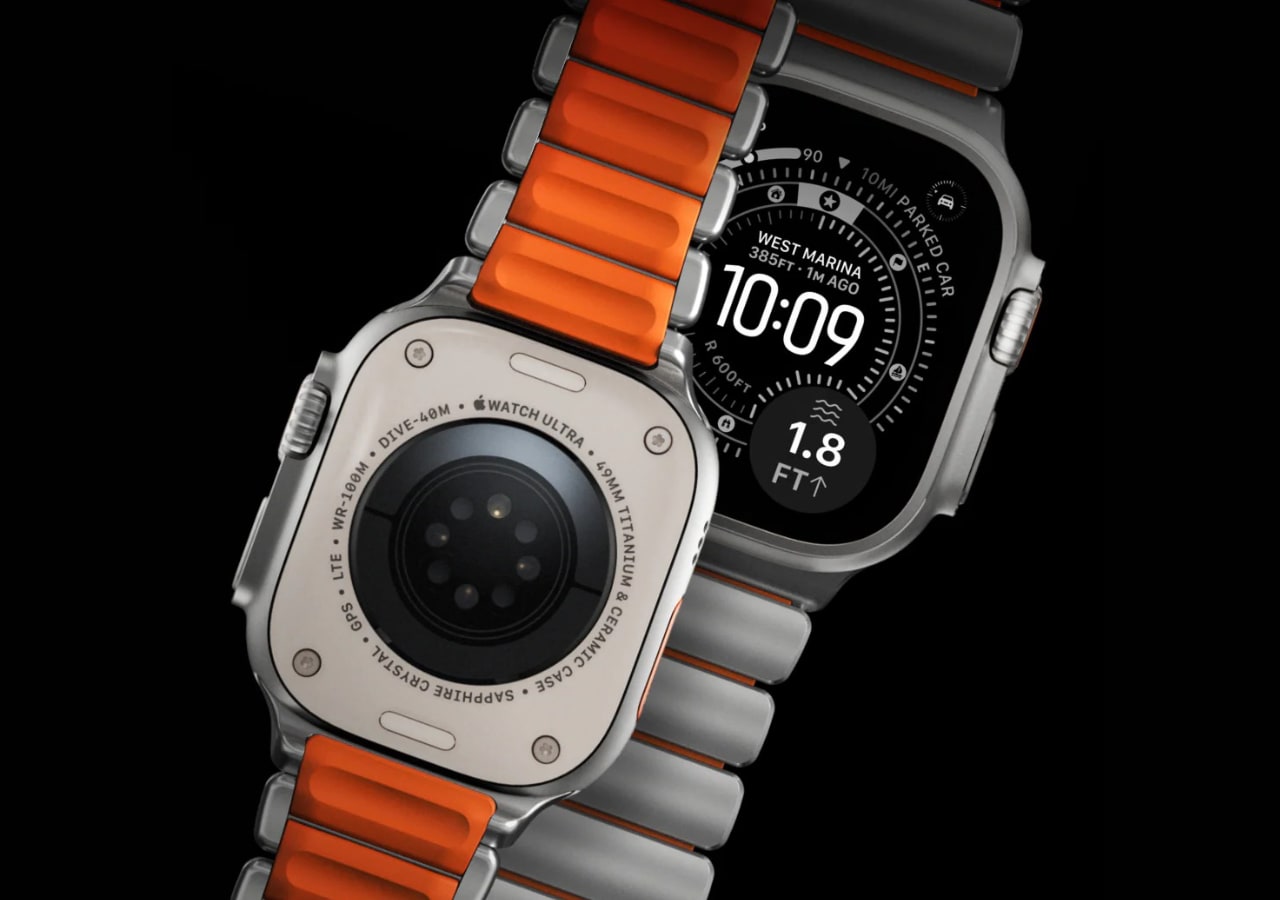 Montre intelligente avec bracelet orange et affichage numérique.