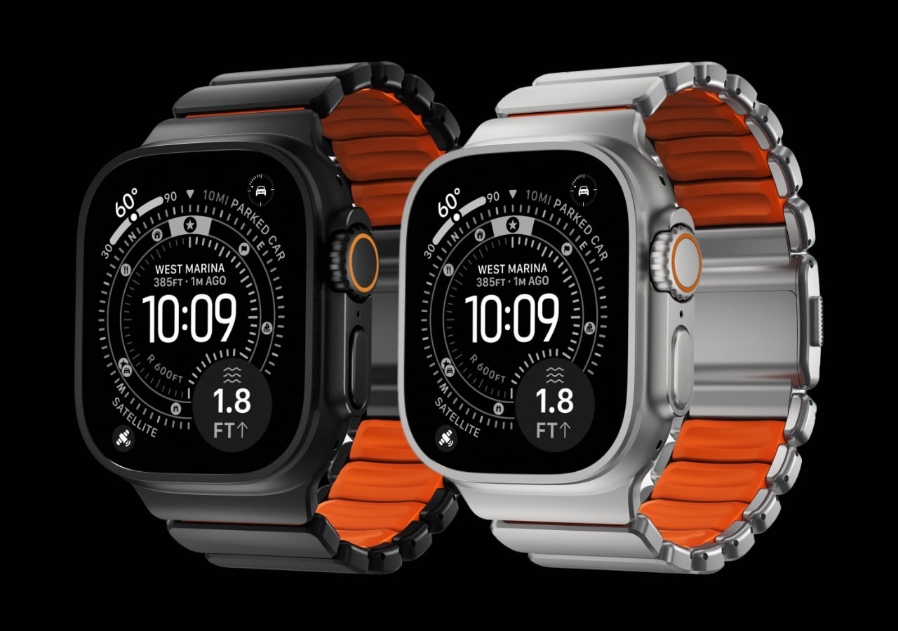 Deux montres connectées avec bracelet orange.