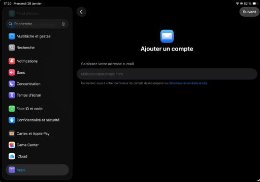 Écran d'ajout de compte email iPad.