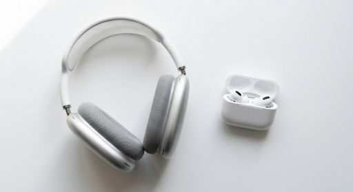 Casque et écouteurs sans fil blancs