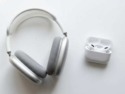 Casque et écouteurs sans fil blancs