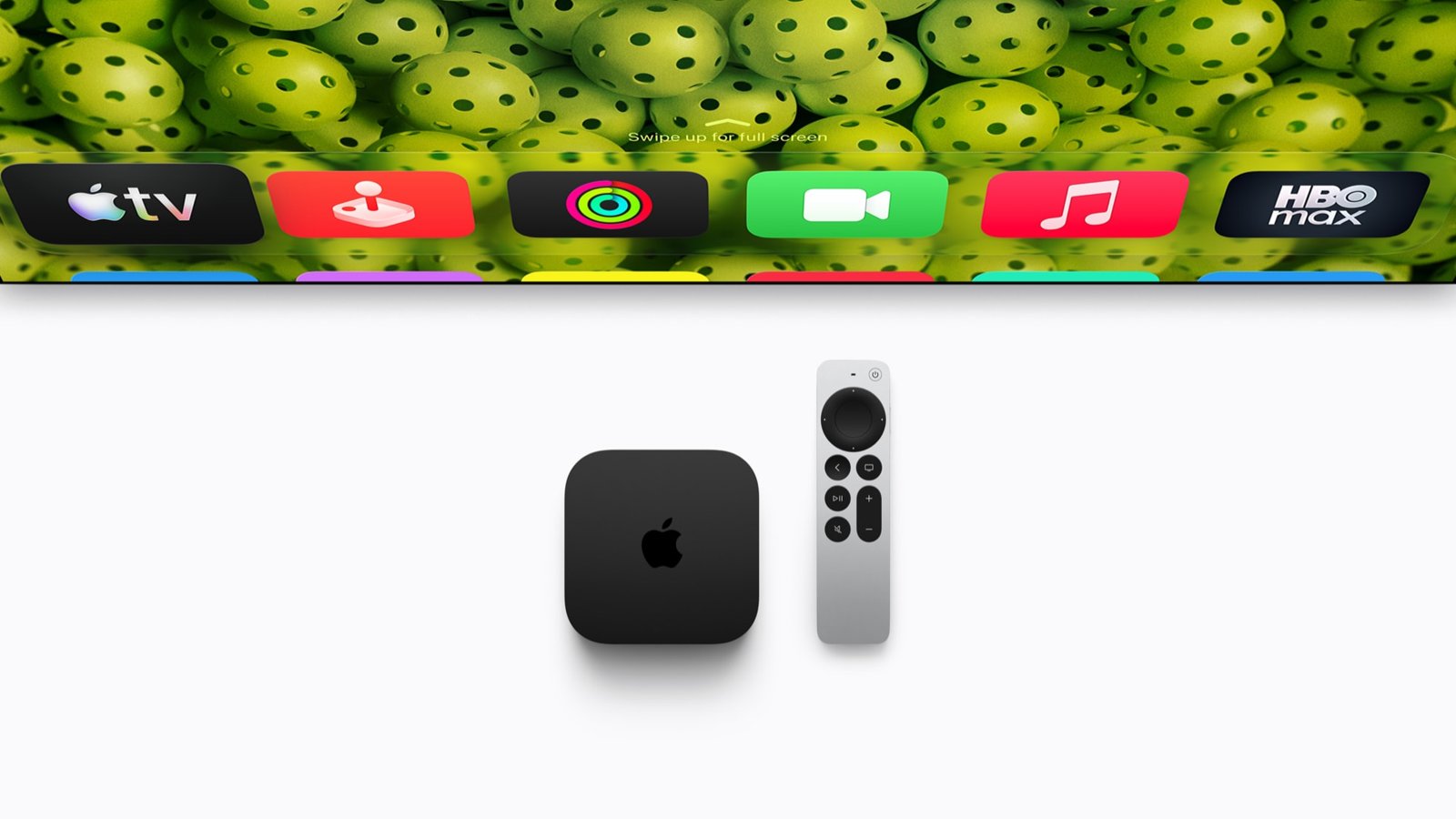 Apple TV 4K A19 et sa télécommande Siri Remote devant un écran affichant l'interface tvOS