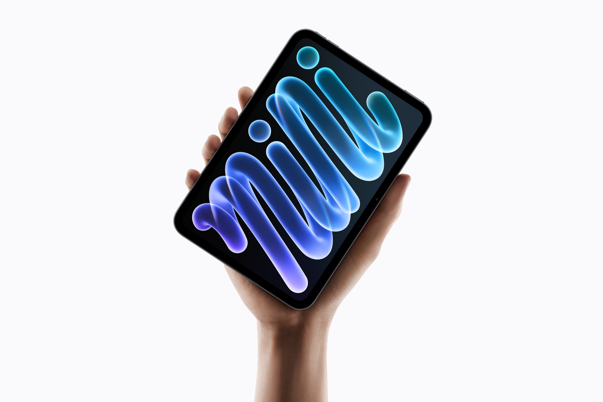 iPad mini avec écran OLED de 8,5 pouces tenu en main, visuel officiel Apple