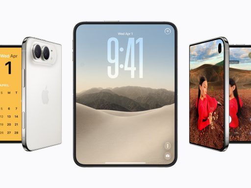 iPhone Duo en trois vues : dos avec double capteur photo, écran intérieur déplié et écran extérieur